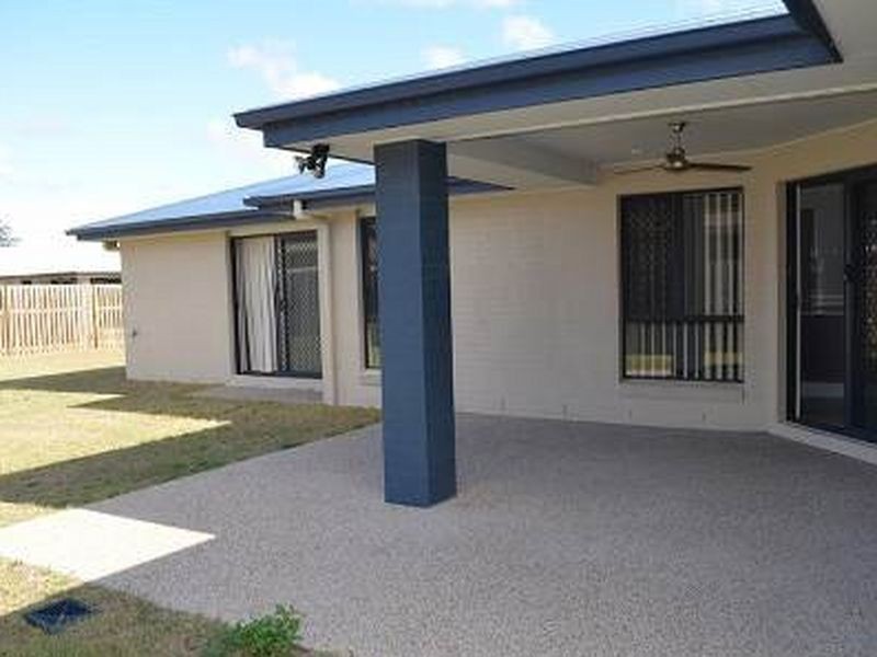 8 Creekview Drive, New Auckland QLD 4680