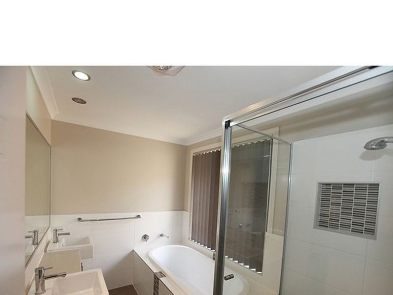 6 Redgum Drive, Kirkwood QLD 4680