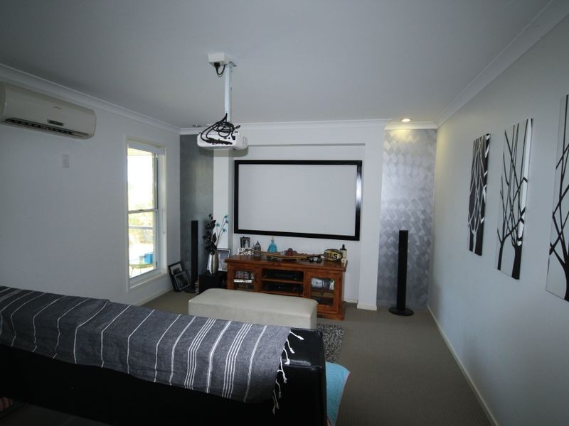 27 Liriope Drive, Kirkwood QLD 4680