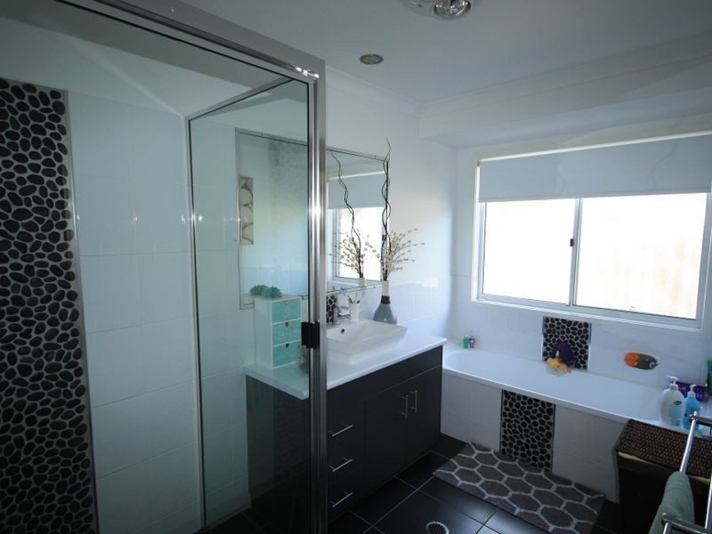 27 Liriope Drive, Kirkwood QLD 4680