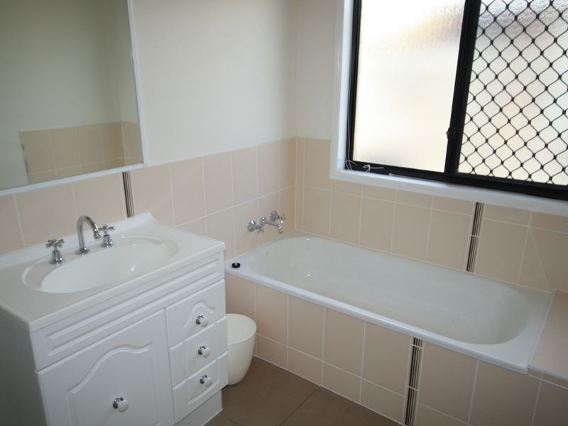 18 Dean Street, Glen Eden QLD 4680