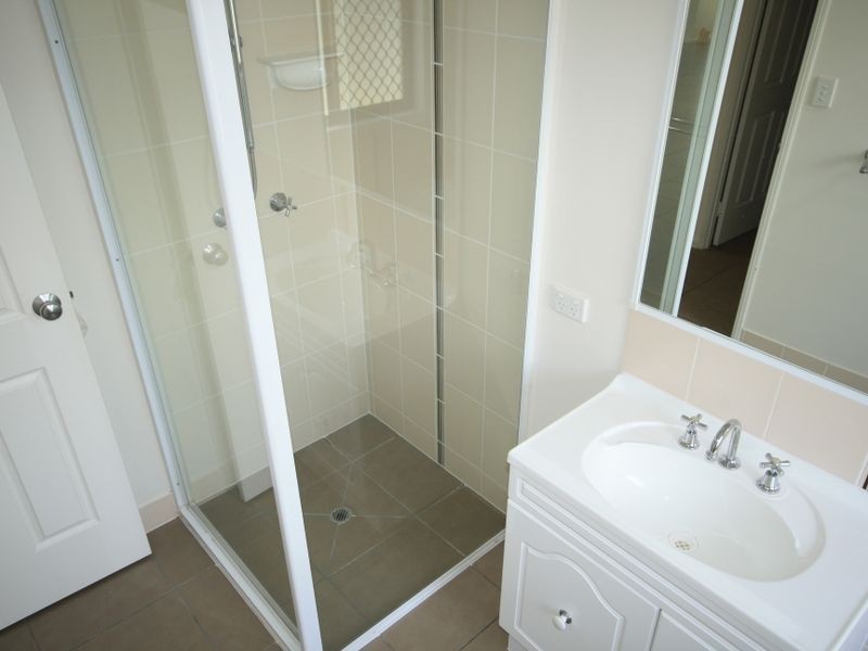 18 Dean Street, Glen Eden QLD 4680