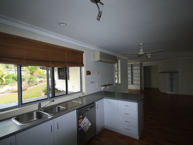 10 Bangalow Close, Clinton QLD 4680