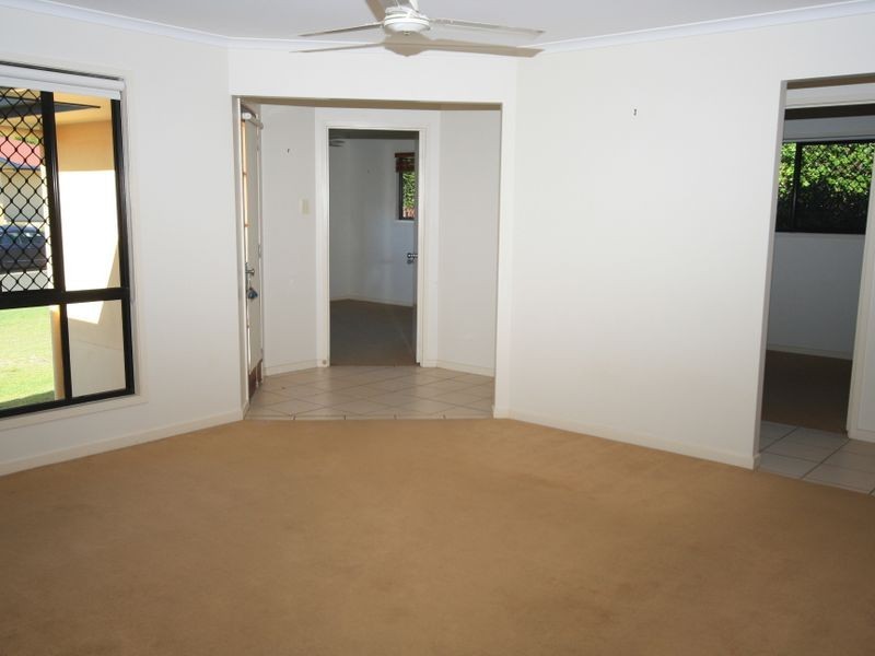 6 Leonie Court, New Auckland QLD 4680