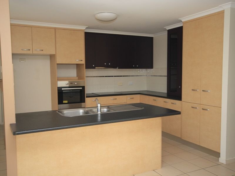 6 Leonie Court, New Auckland QLD 4680