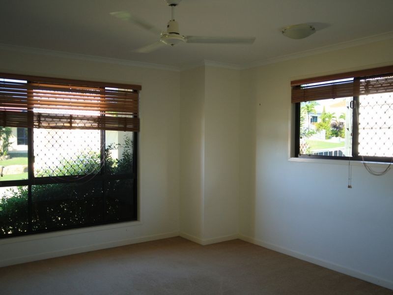 6 Leonie Court, New Auckland QLD 4680