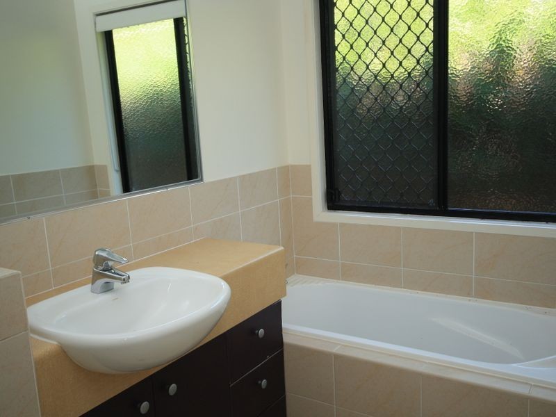 6 Leonie Court, New Auckland QLD 4680