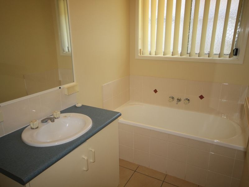 4 Craigmoor Court, New Auckland QLD 4680
