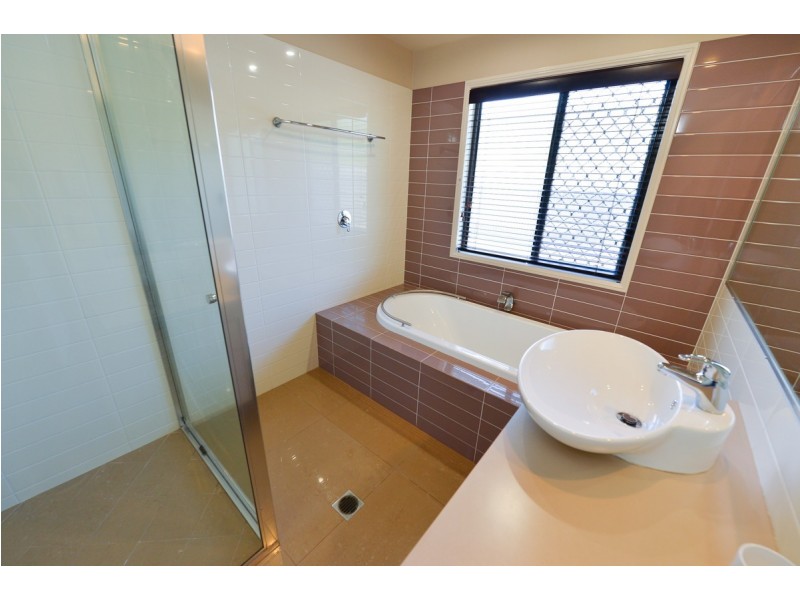105 Col Brown Avenue, Clinton QLD 4680