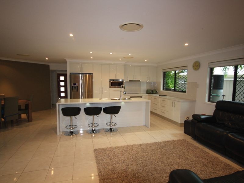9 Christian Court, Glen Eden QLD 4680