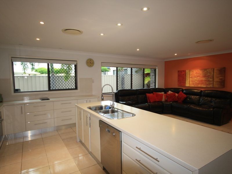9 Christian Court, Glen Eden QLD 4680