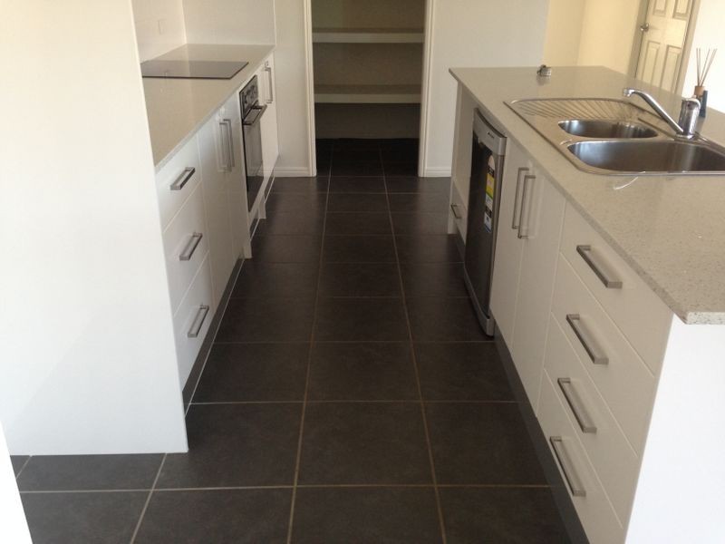 21 Woodland Court, Kirkwood QLD 4680