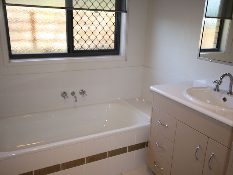 8 Lauren Court, South Gladstone QLD 4680