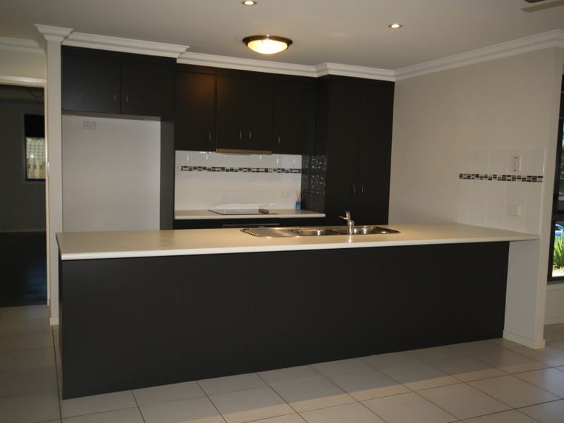 8 Lauren Court, South Gladstone QLD 4680