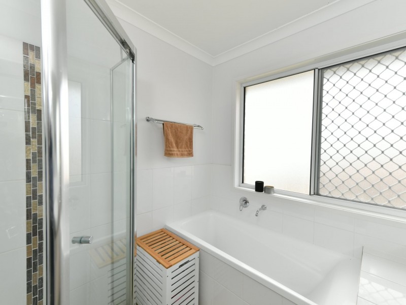 17 Sturt Court, Glen Eden QLD 4680