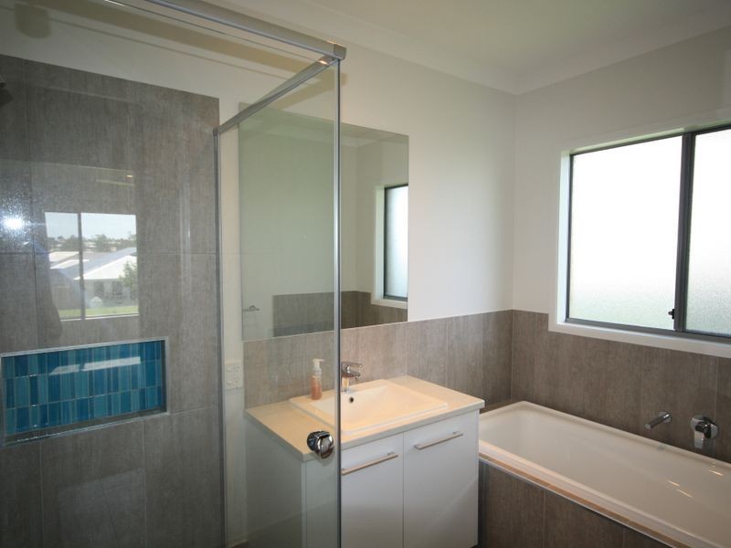 7 Parkway Crescent, Kirkwood QLD 4680