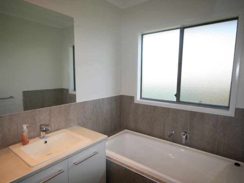 7 Parkway Crescent, Kirkwood QLD 4680