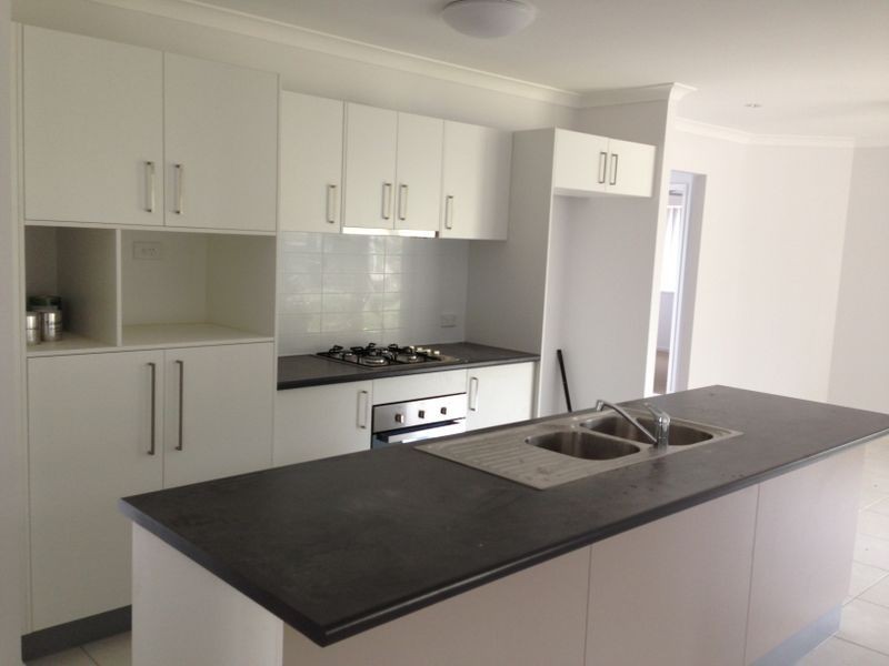 5 Bushlark Place, Kirkwood QLD 4680