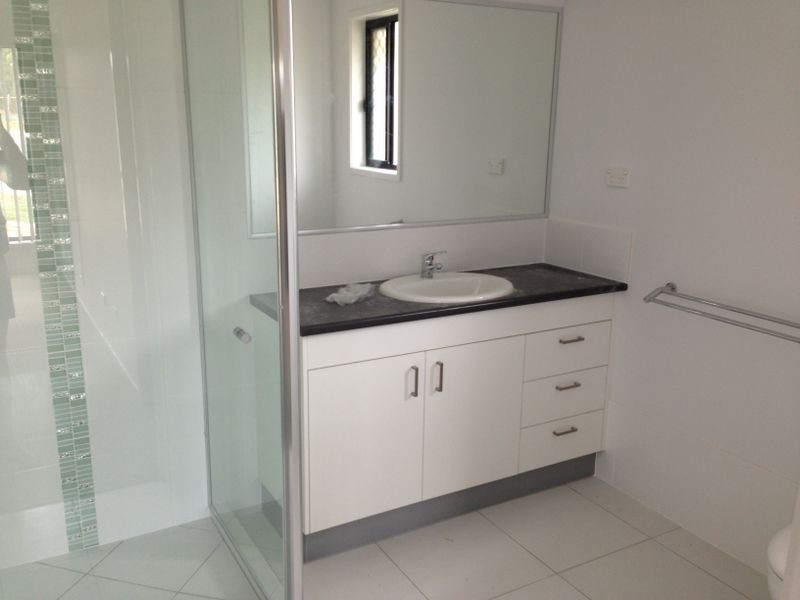 5 Bushlark Place, Kirkwood QLD 4680