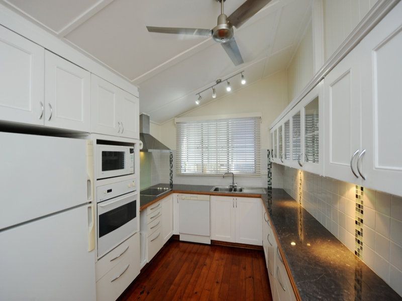 15 Fowler Street, West Gladstone QLD 4680