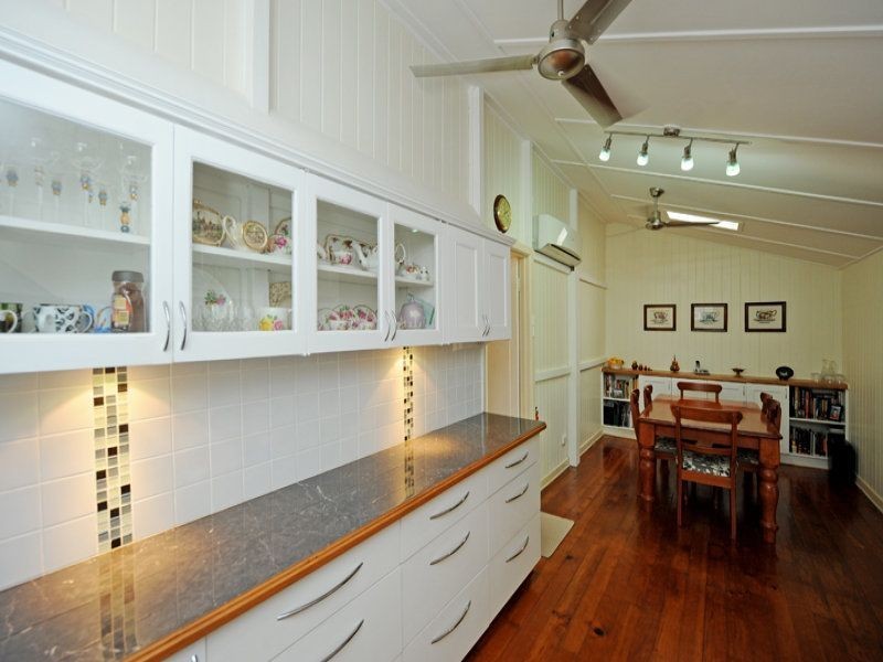 15 Fowler Street, West Gladstone QLD 4680