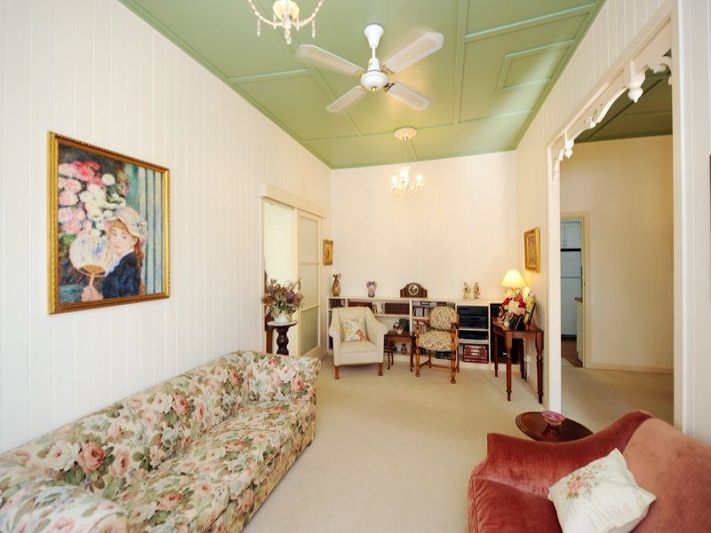 15 Fowler Street, West Gladstone QLD 4680