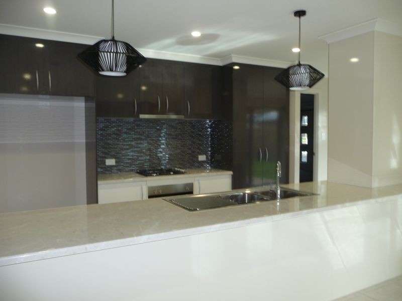 4 Bellbird Circuit, New Auckland QLD 4680