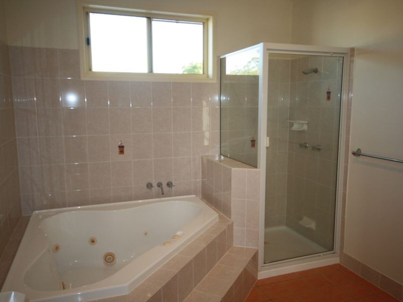 7 Panorama Court, Glen Eden QLD 4680