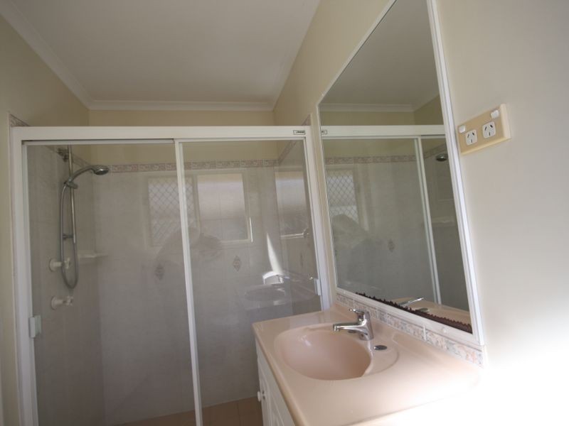4 Helston Street, Telina QLD 4680