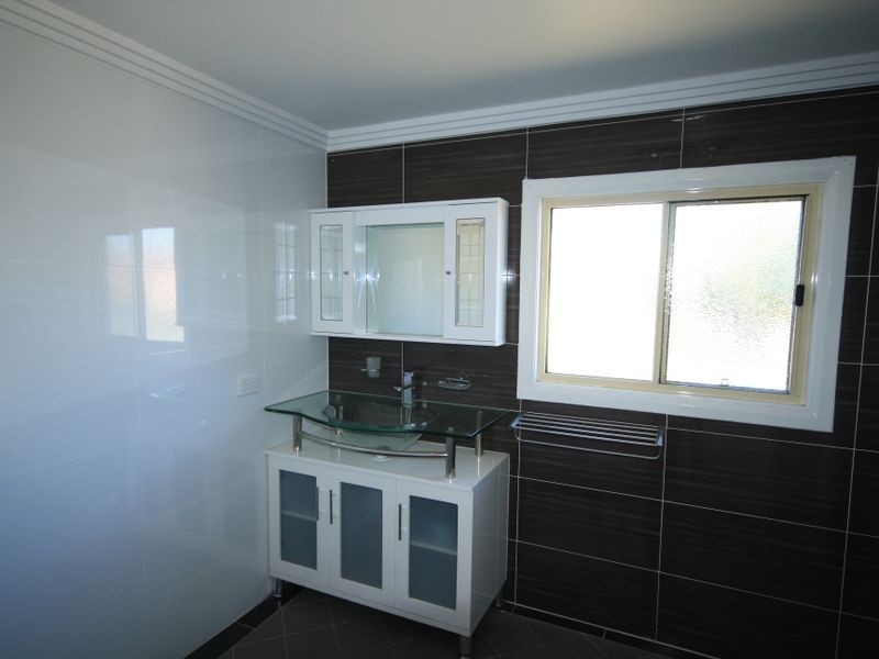 8 Herbert Street, Gladstone QLD 4680