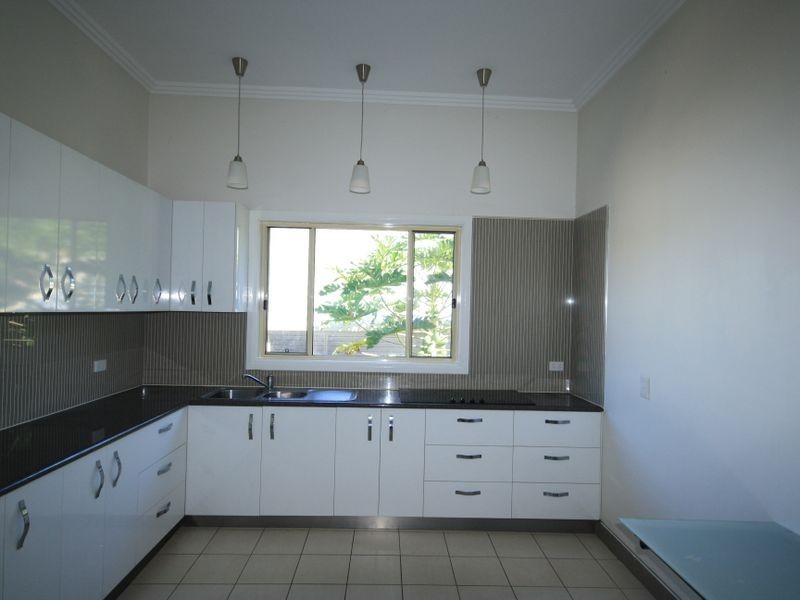 8 Herbert Street, Gladstone QLD 4680