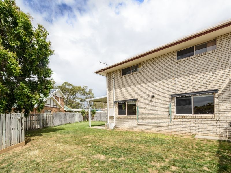 5 Barrine Close, Clinton QLD 4680
