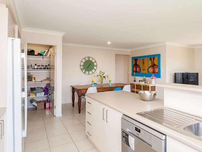 11 Bendee Street, Glen Eden QLD 4680