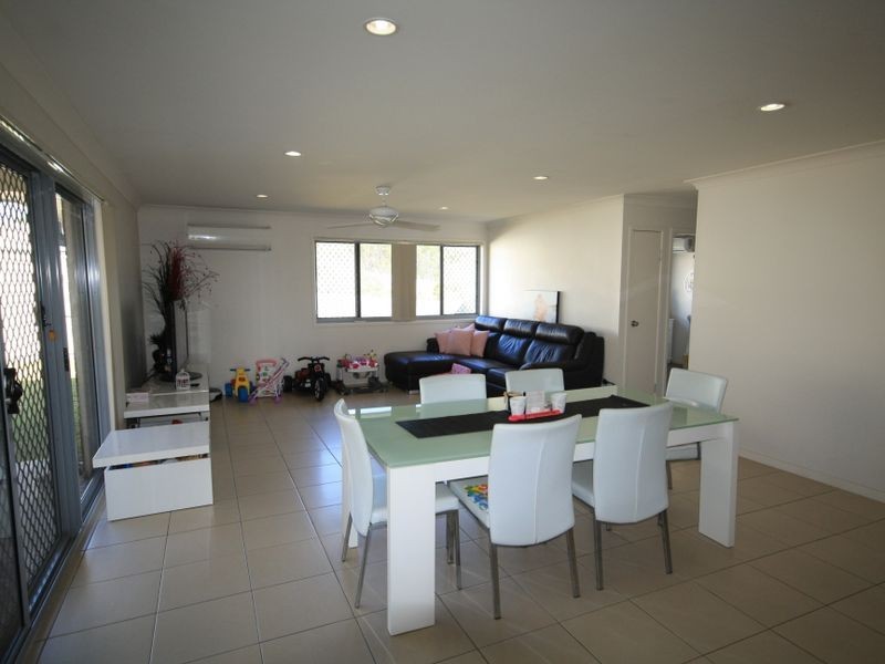 52 Broadwater Place, New Auckland QLD 4680