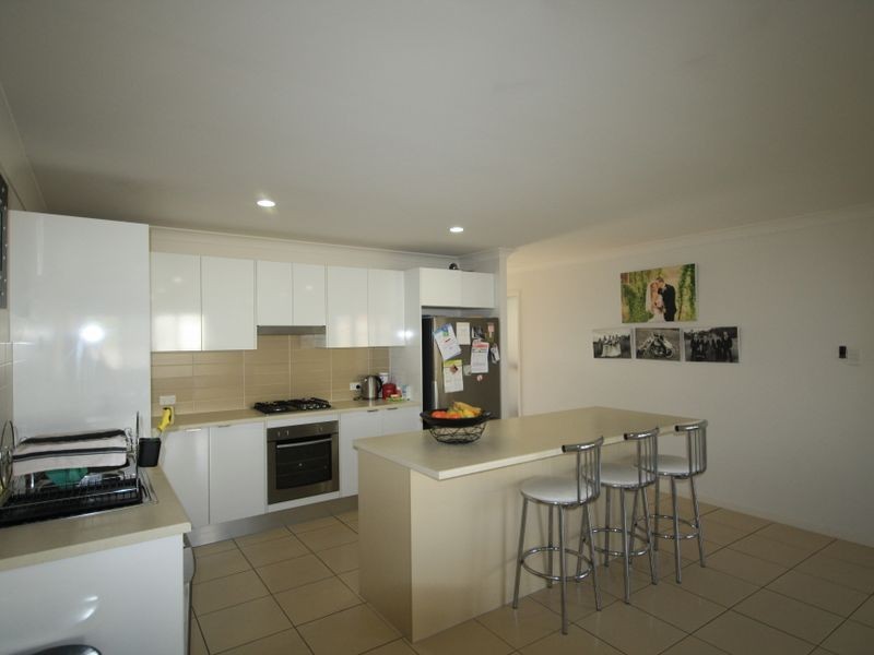 52 Broadwater Place, New Auckland QLD 4680
