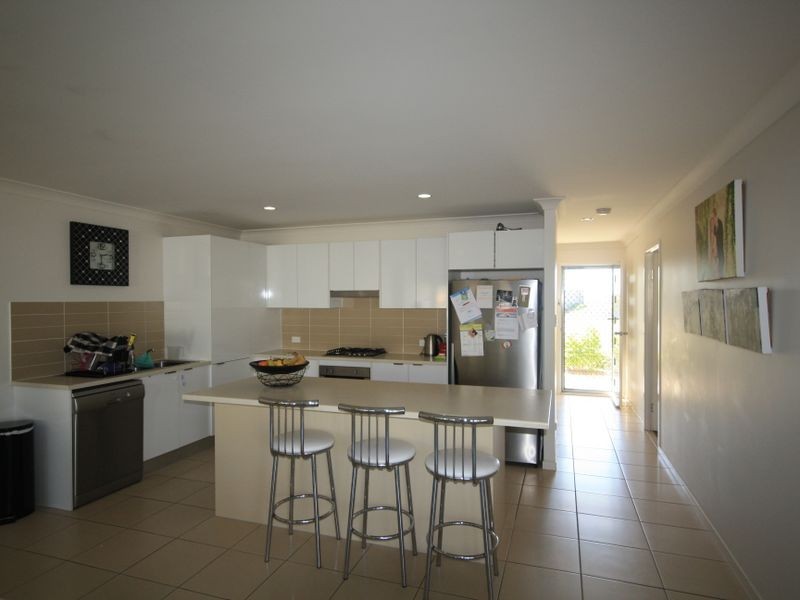 52 Broadwater Place, New Auckland QLD 4680