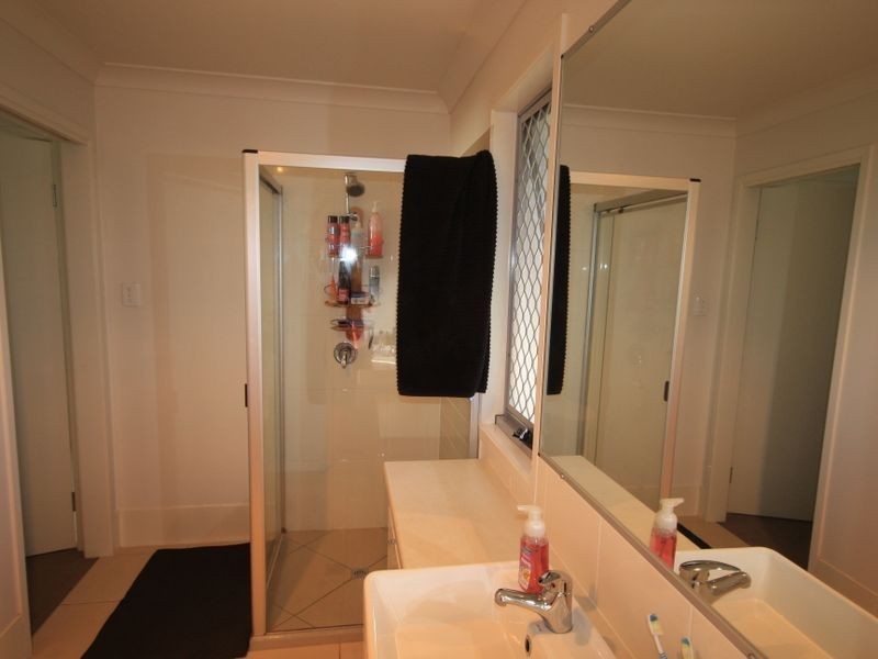 52 Broadwater Place, New Auckland QLD 4680