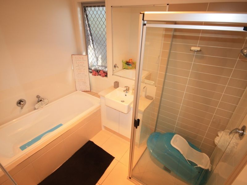 52 Broadwater Place, New Auckland QLD 4680