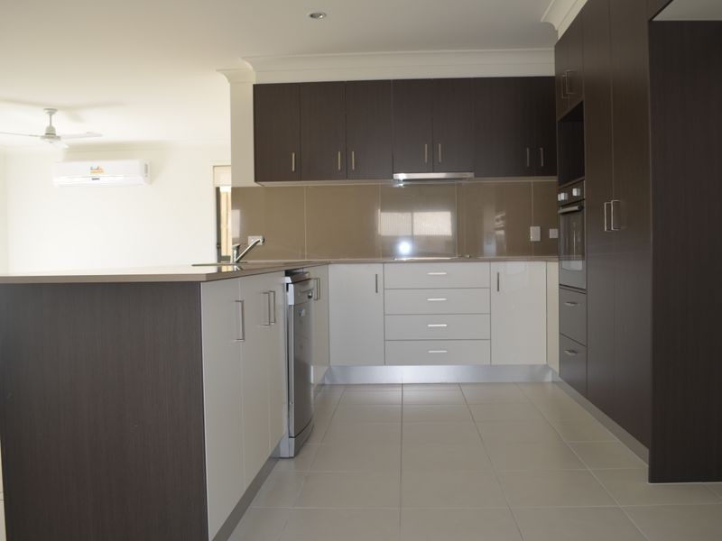 9 Eccles Close, Kirkwood QLD 4680