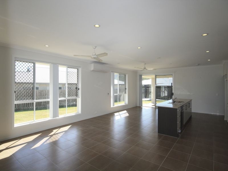 37 Parkway Crescent, Kirkwood QLD 4680