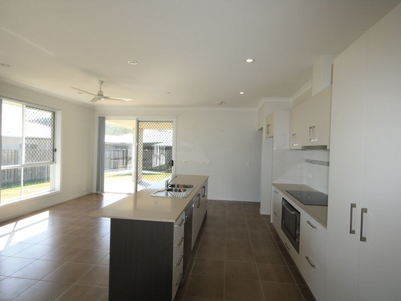 37 Parkway Crescent, Kirkwood QLD 4680