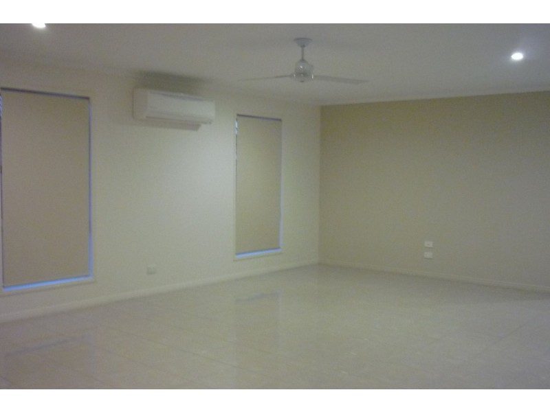 Unit 2/43 Southern Cross Close, Telina QLD 4680