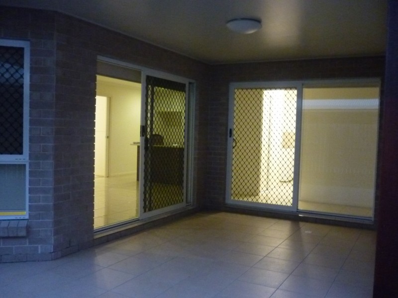 Unit 2/43 Southern Cross Close, Telina QLD 4680