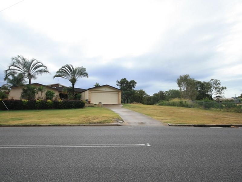 25 Aramac Drive, Clinton QLD 4680
