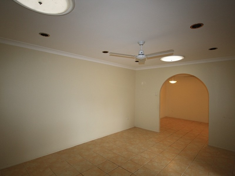 25 Aramac Drive, Clinton QLD 4680