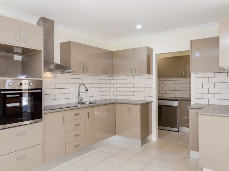 12 SALMON STREET, Toolooa QLD 4680