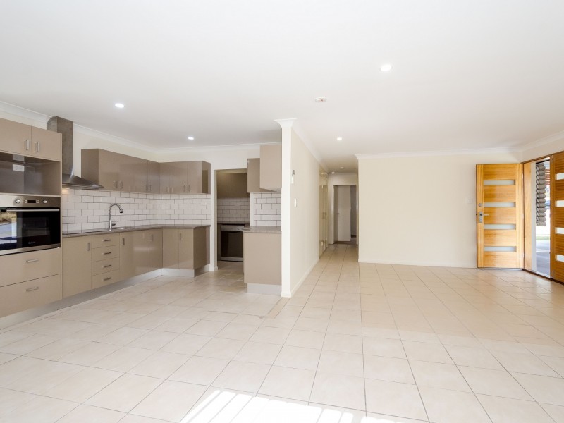 12 SALMON STREET, Toolooa QLD 4680