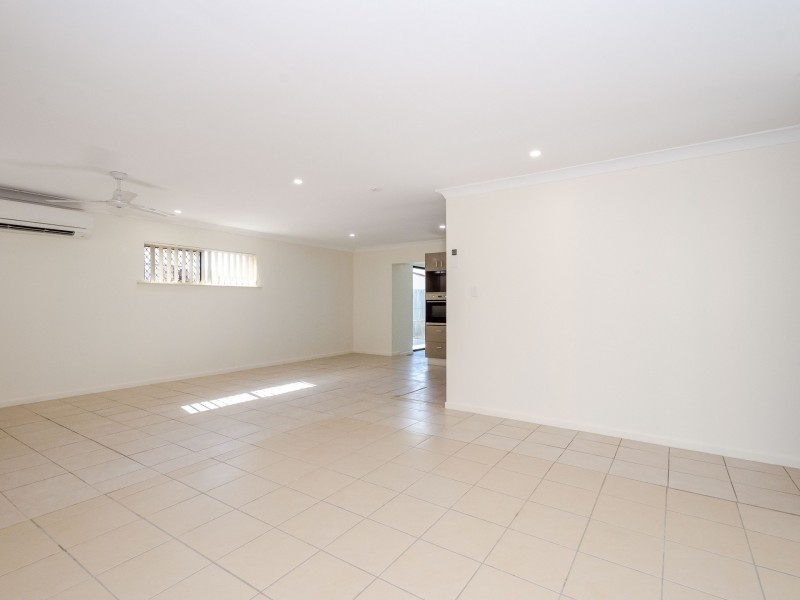 12 SALMON STREET, Toolooa QLD 4680