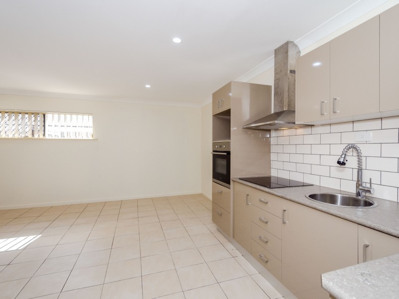 12 SALMON STREET, Toolooa QLD 4680