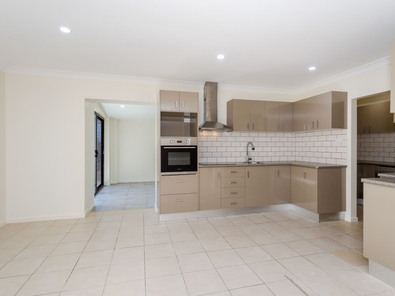 12 SALMON STREET, Toolooa QLD 4680